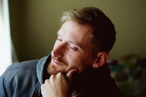 Perdita di capelli: quando (e perché) scegliere una soluzione non chirurgica